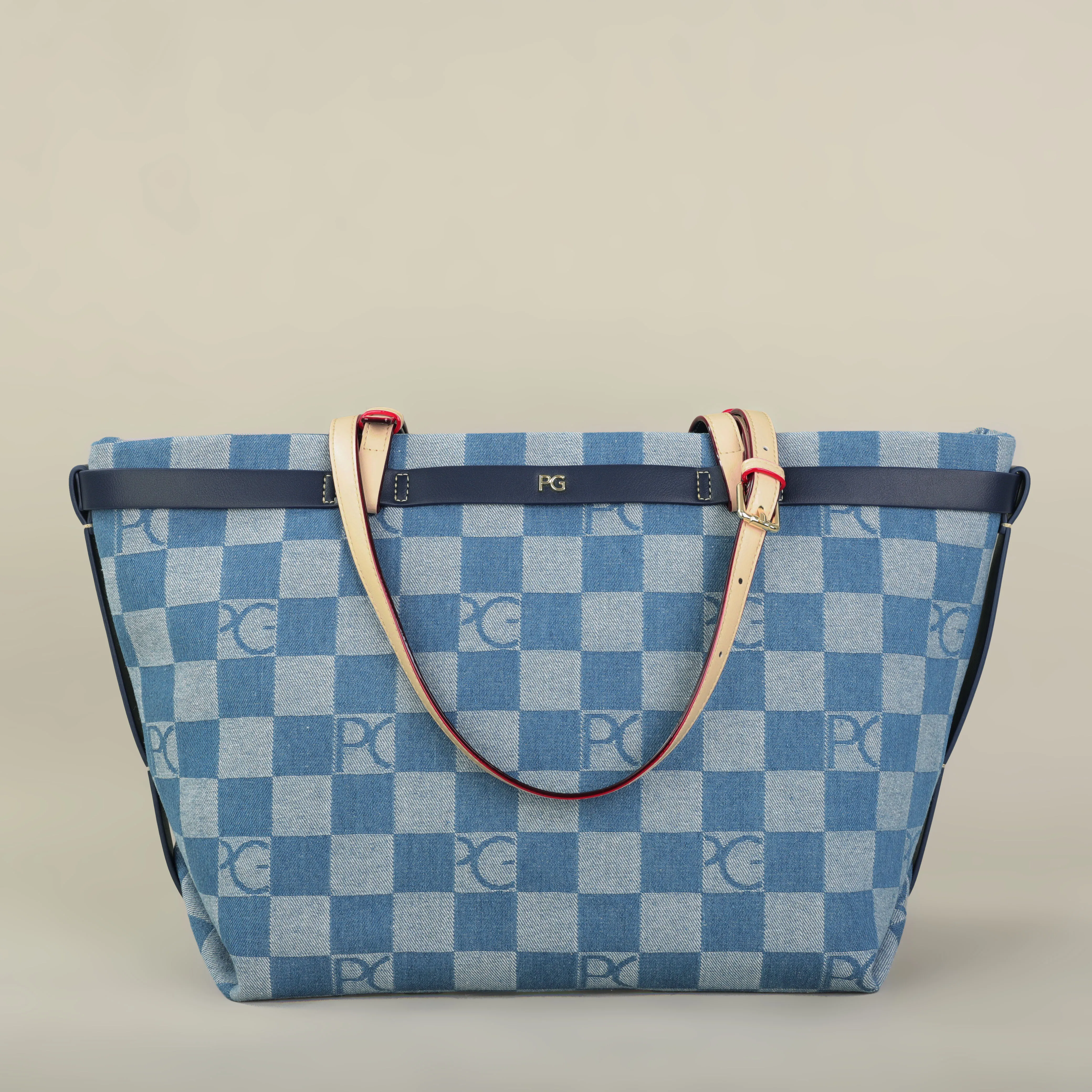 Zipper closure detail