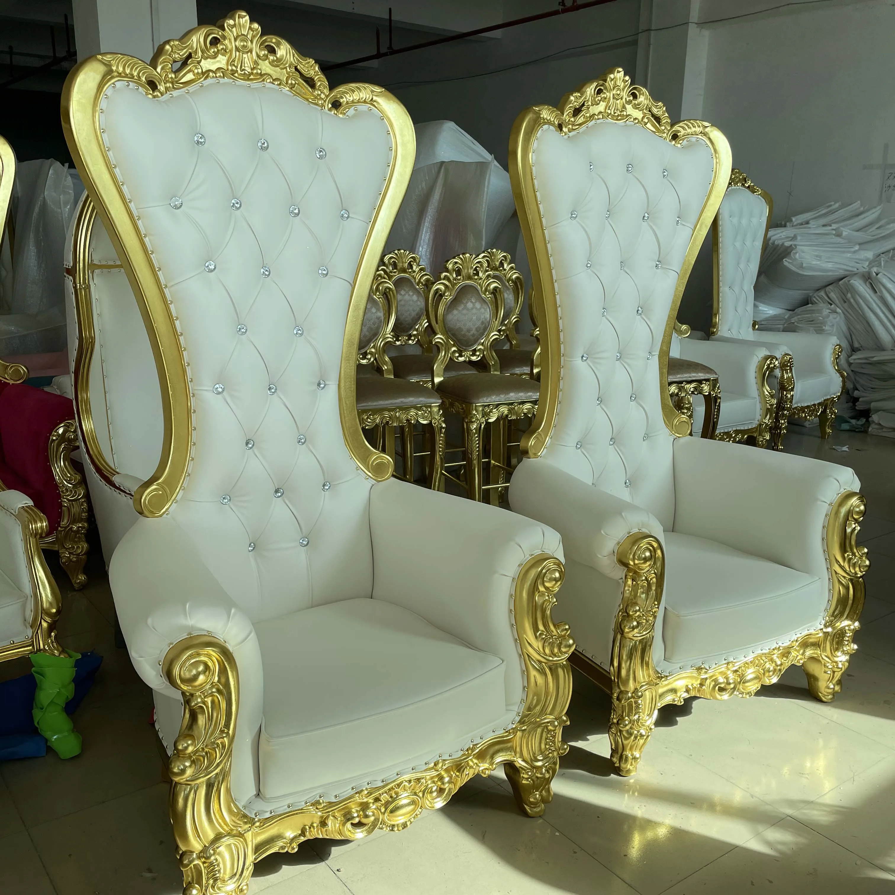 https://ae01.alicdn.com/kf/Sed7d99b12cf04b089761e330ba6d734ea/Antique-High-Back-King-and-Queen-Throne-Single-Sofa-Chairs-for-Wedding.jpg