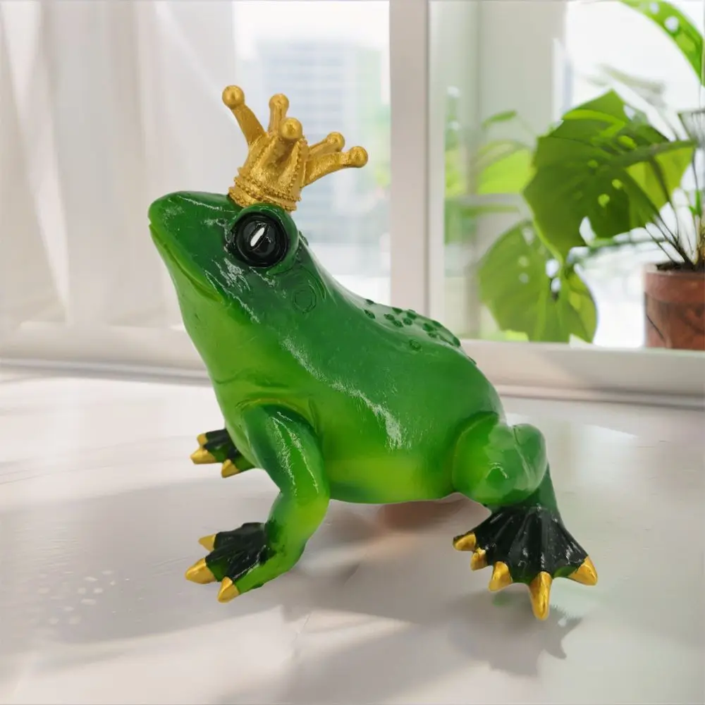 Garden Ornament Wearing Crown Miniature Frog Statues Handmade Resin Material Frog Figurines Cute Frog Ornament Indoor Outdoor