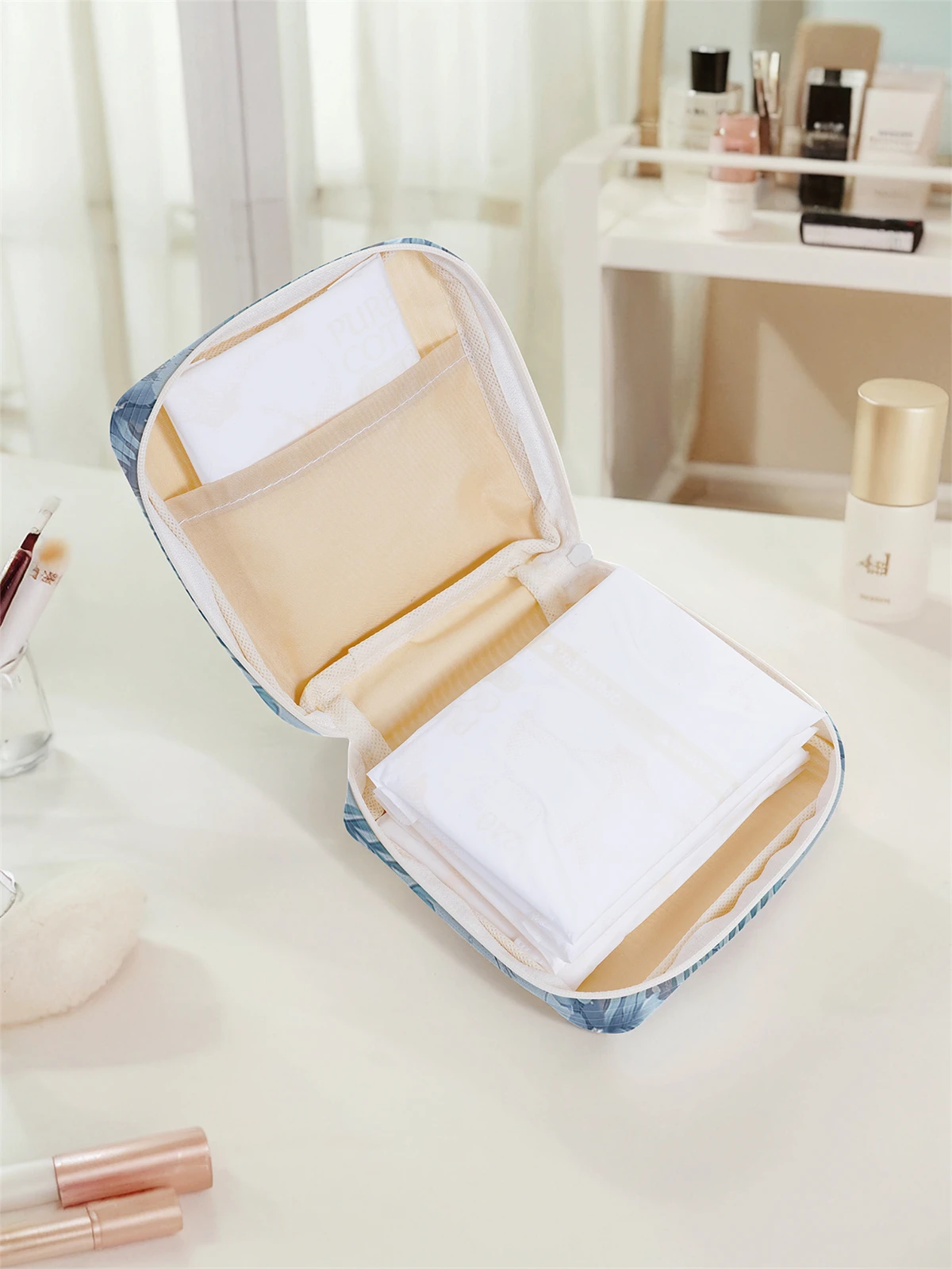 Mermaid pattern printed sanitary napkin storage bag, women's lightweight tissue bag, sanitary tissue bag