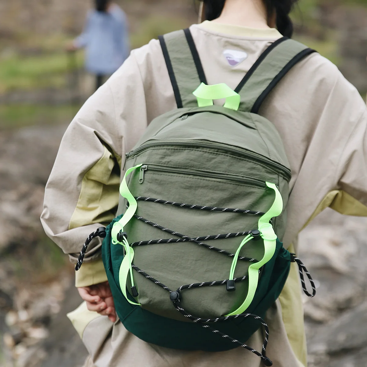 Outdoor Hiking Backpack for Women, Ultra-Lightweight Trekking Backpack for Men, Lightweight Sports Camping Backpack, Cycling Backpack for Couples, Student Small Backpack