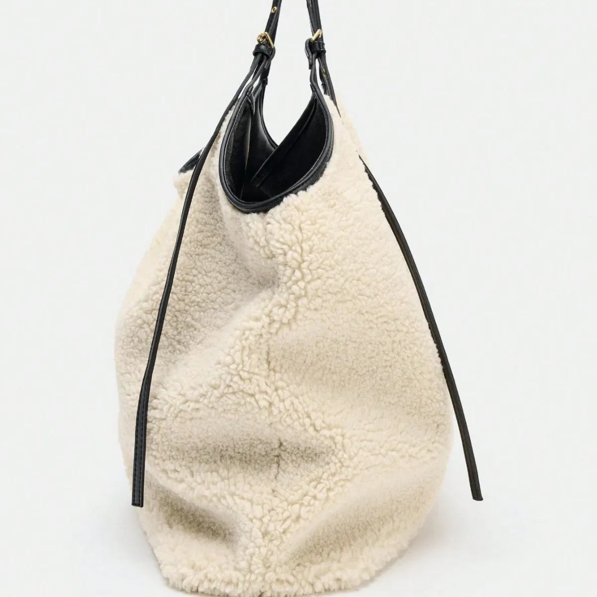 Fashionable White Underarm Large Capacity Autumn Winter Plush Lamb Commuter Tote Shoulder Handbag Soft Polyester Material