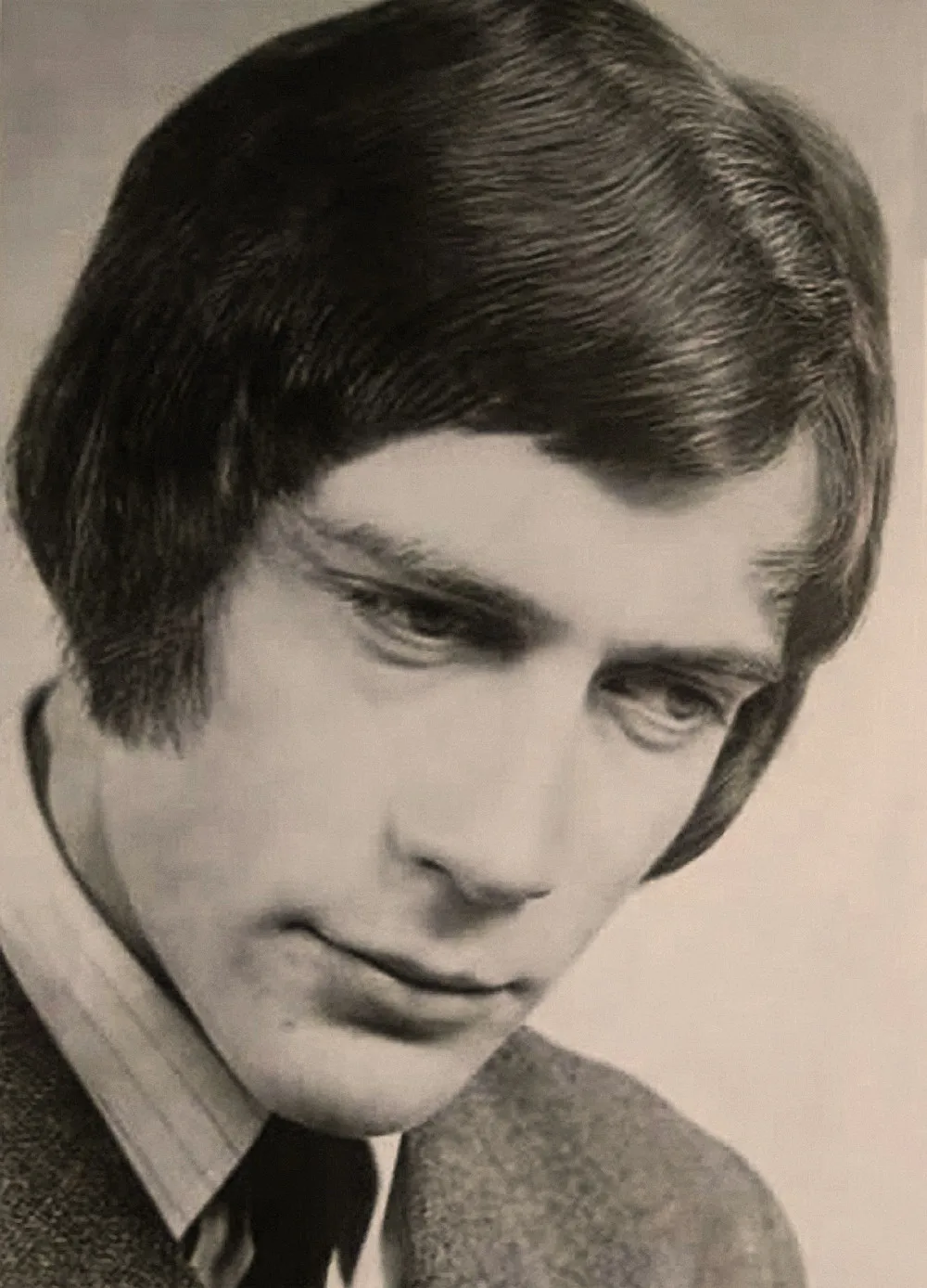 Romantic men's hairstyle from the 1960s–1970s - Rare Historical Photos