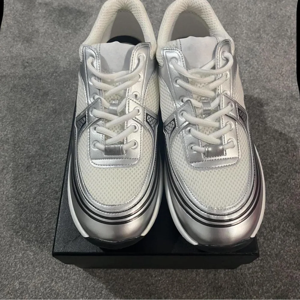 Neutral Lightweight Sports Shoes And Casual Shoes Are Comfortable And Lightweight To Wear_vogvips.com