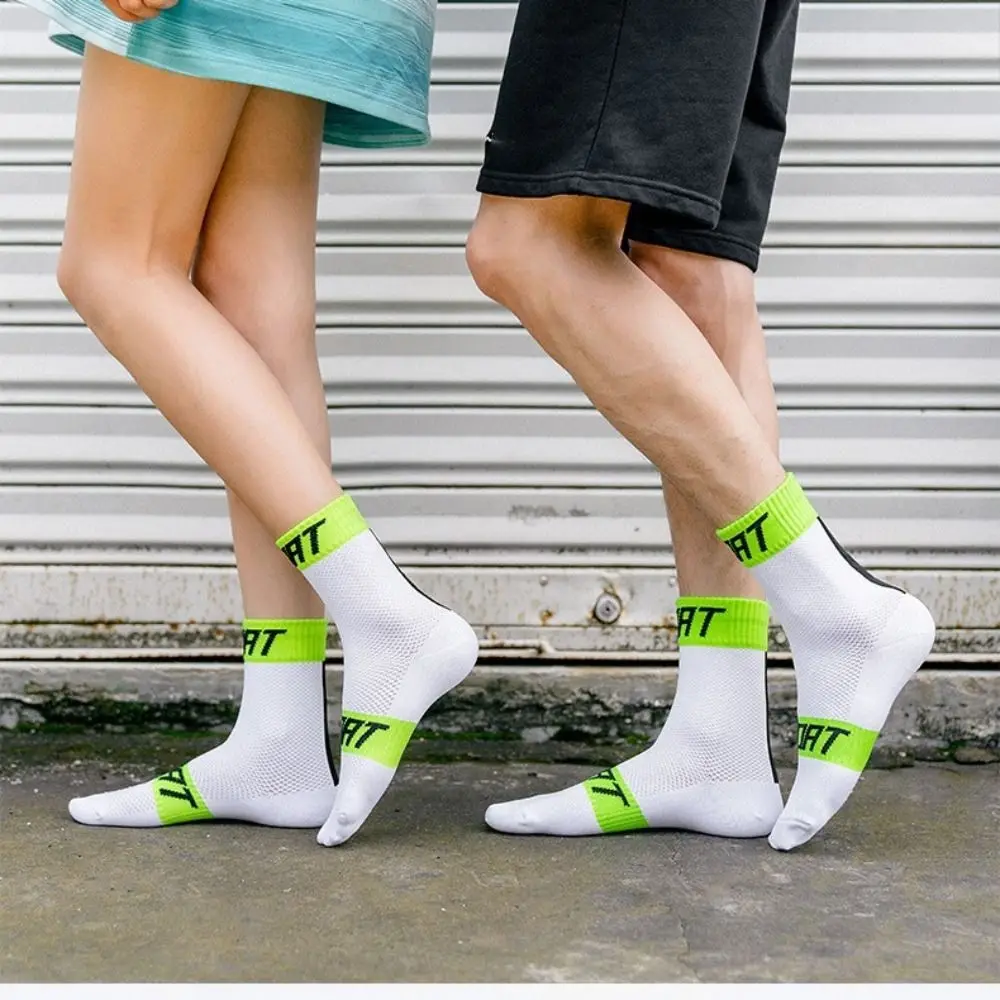 

1 Pair Sweat-absorbent Cycling Socks Sports Style Anti Slip Breathable Fitness Socks Wear Resistant Unisex Sports Socks Summer