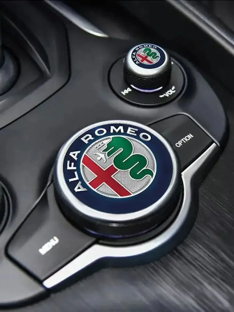 Alfa Romeo Quadrifoglio Stickers - Sfeerimpressie op een Alfa Romeo wiel