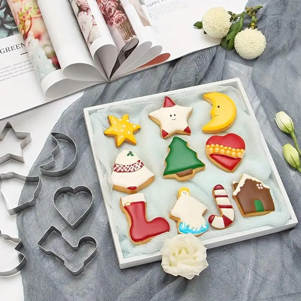 4/10Pcs Christmas Cookie Cutters New Stainless Steel Tree Star Snowflake Bell Snowman Love House for Baking DIY Christmas Decor 3
