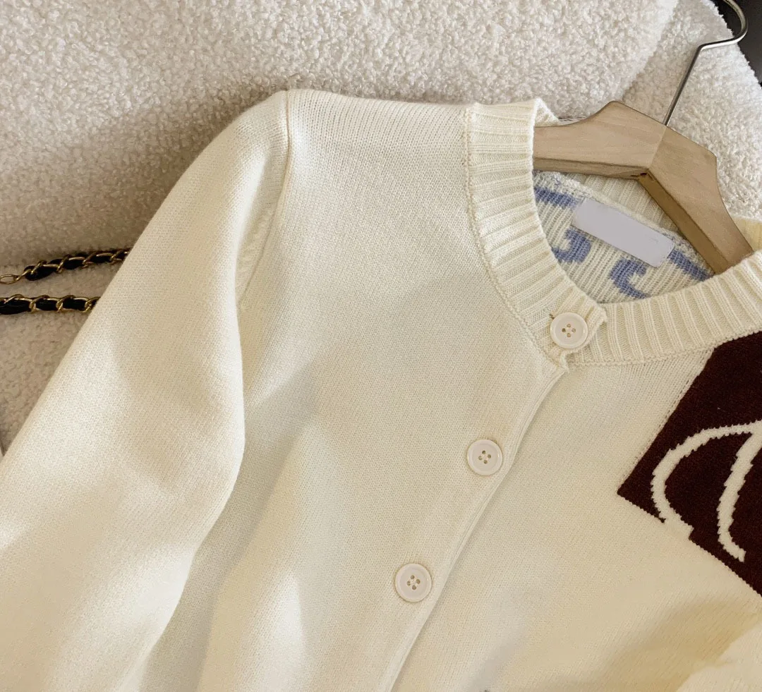 

Women Outerwear 2023 Autumn New Women's Knitted Coat Thin Jacquard Cardigan Fashion Top With Sun Protection V-neck Clothing