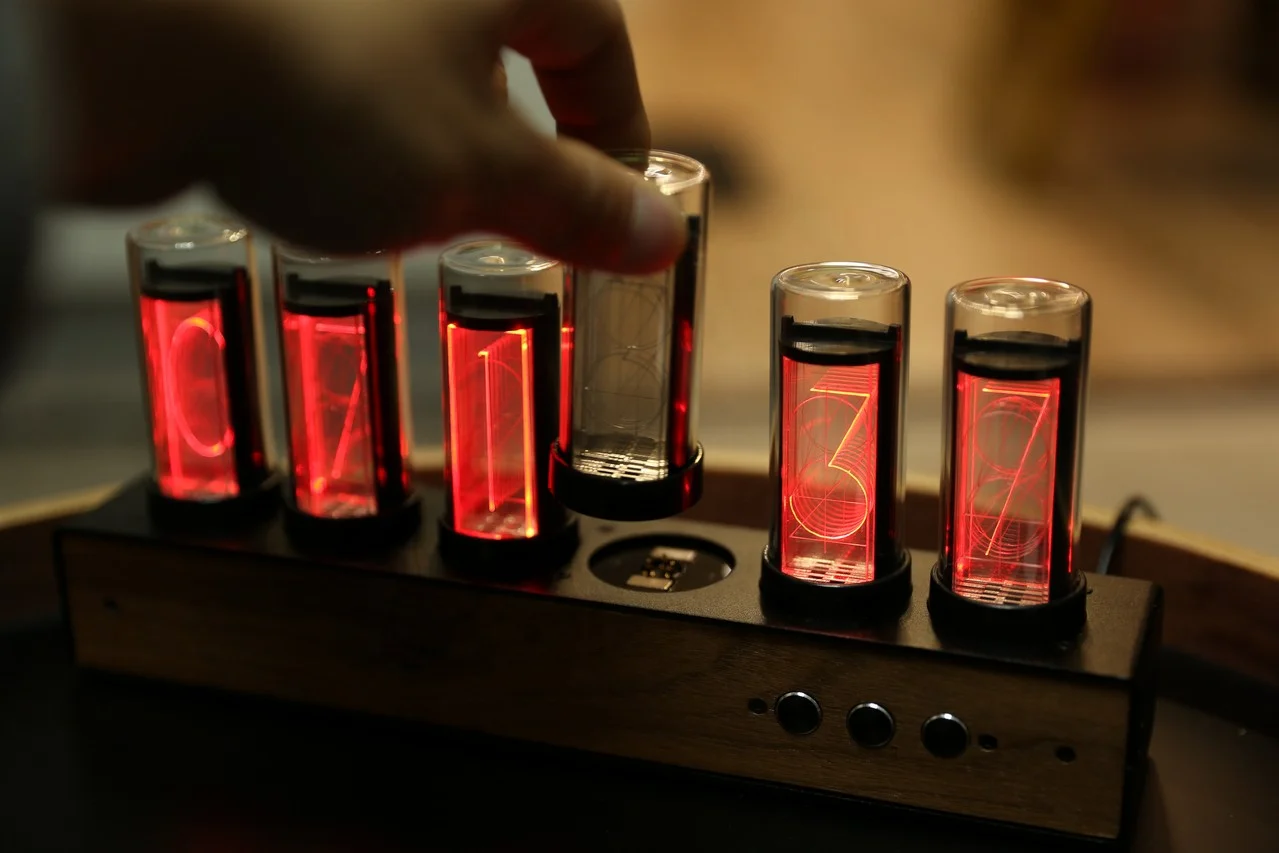 Modern Tube Nixie Clock Home Decorations Retro Exquisite Creative Design Table Desk  Glow Nixie Tube Clock 3