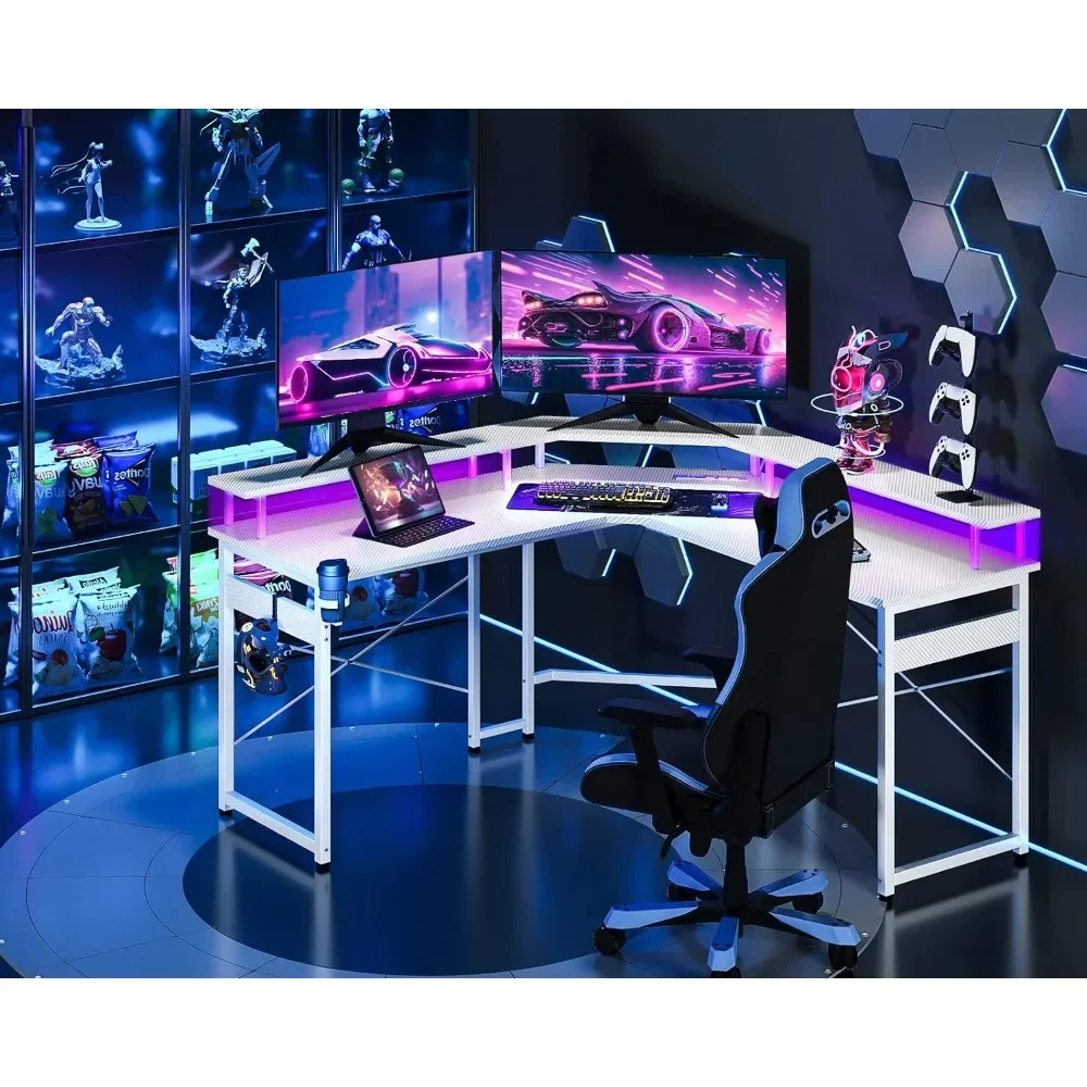 

L-образный игровой стол с фонариками и розетками питания, компьютерный стол 51 дюйм с подставкой для полного монитора, белый из углеродного волокна