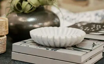 Decorative Ruffle Bowl Serving Bowl for Home and Kitchen Decor Ruffle Bowl for Serving and Home Decor Resin Decoration 1