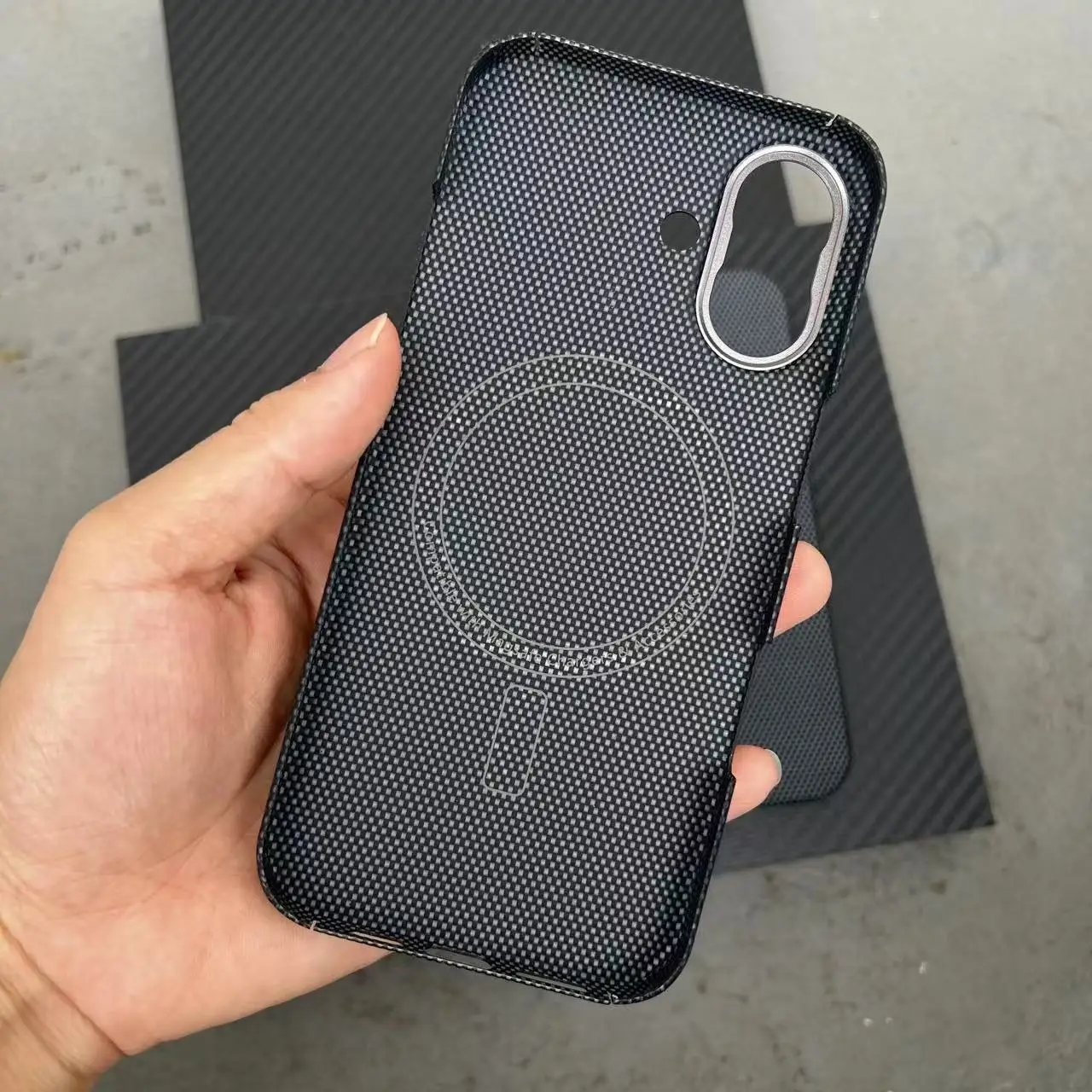 Luxury Kevlar Ultra-Thin Lightweight Phone Case with MagSafe and Anti-Bumping Protection