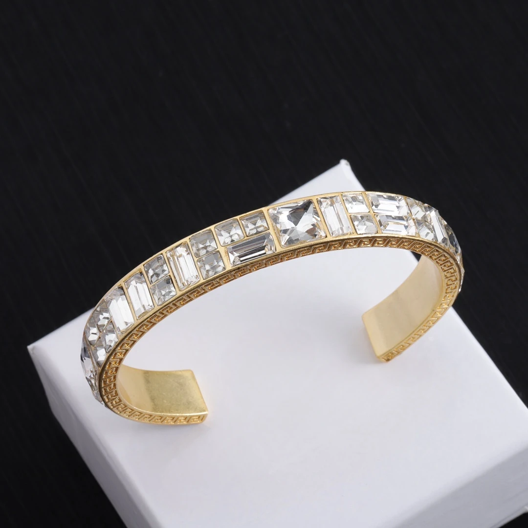 

Zircon Open Mesh Red Personalized Temperament Exaggerated Fashion Bracelet