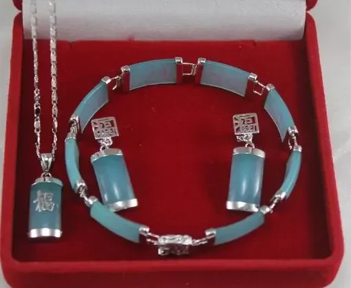 

Комплект из колье, серёг и браслета