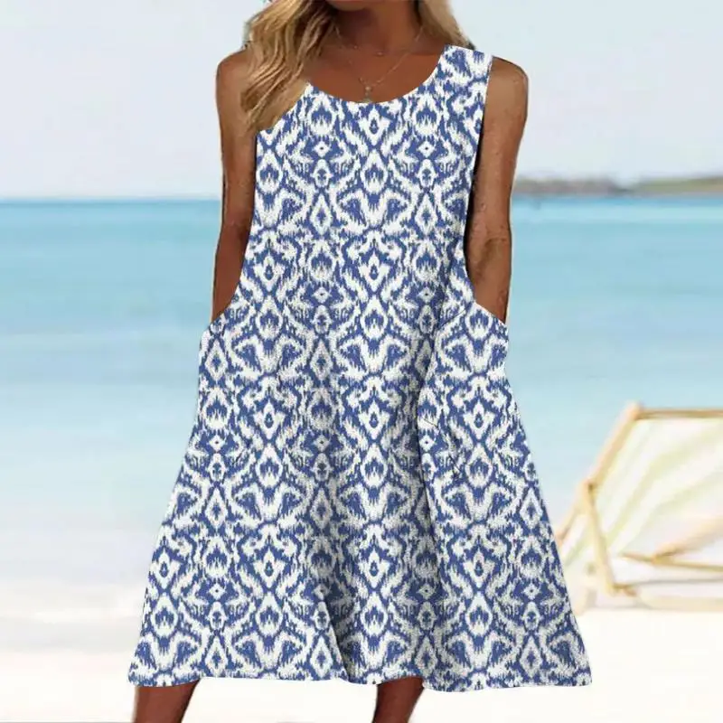 

Plus Size Women's Blue Sleeveless Scoop Neck Pockets Graphic Printed Midi Dress