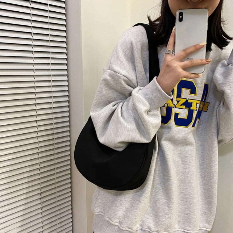 New Fashionable Flow Large Capacity Casual Lightweight Nylon Handbag Ladies Fashionable Street One Shoulder Package