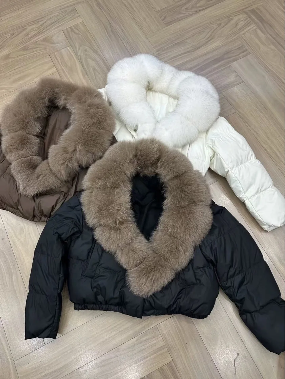 2025 New Women's Short Puffer Jacket Oversized Faux Fox Fur Collar Fashion Warm Stylish Winter Outerwear