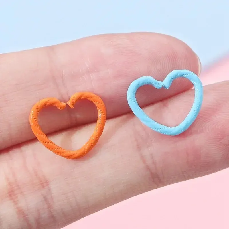 다채로운 금속 페인트 러브 하트 엠보싱 오픈 링, DIY 액세서리, 싱글 링 점프 버클 하트 커넥터