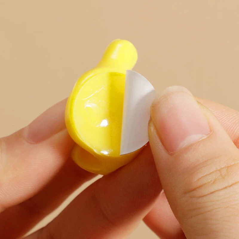 Рисунок 3 - пластиковые зажимы для наушник