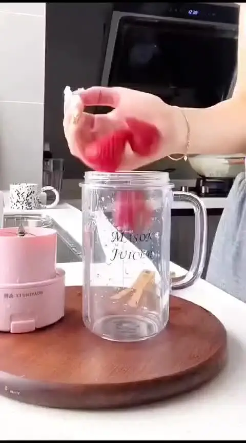 6 Blades Portable Juicer Electric Juicer with Straw Fruit Vegetables Automatic Smoothie Blender Kitchen Tool Food Processor Fitness Travel