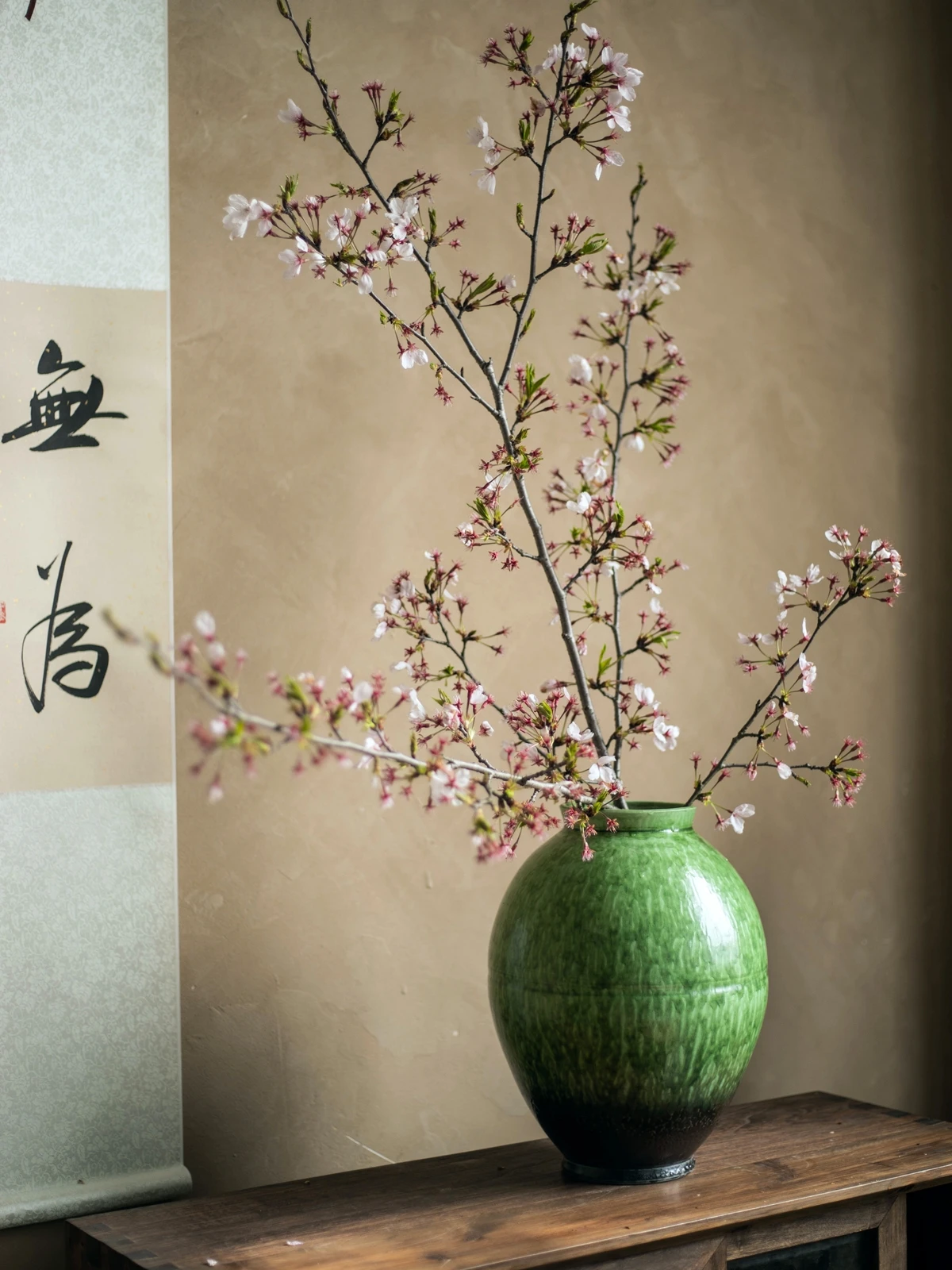 

The product can be customized.Chinese Zen-like ceramic vases are retro and lonely, and the antique living room is decorated