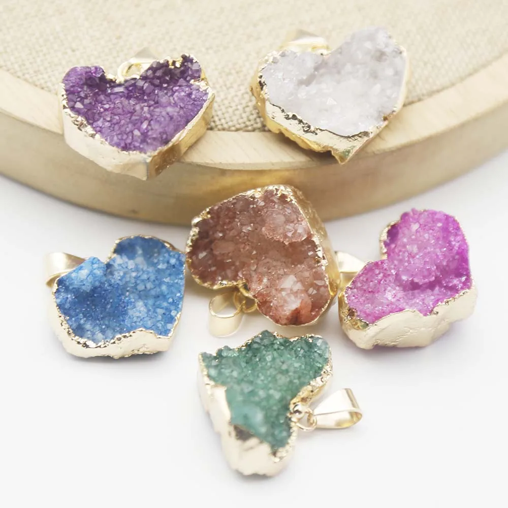 Natural Crystal Cluster Electroplated Edge Heart Shape Pendant Colorful Necklace Agate Tooth Love Sweater Chain Accessories 8Pcs