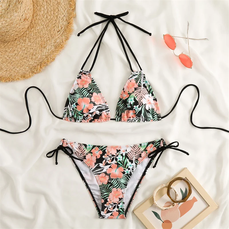 Рисунок 3 - Купальник-бикини женский с цветочным принтом