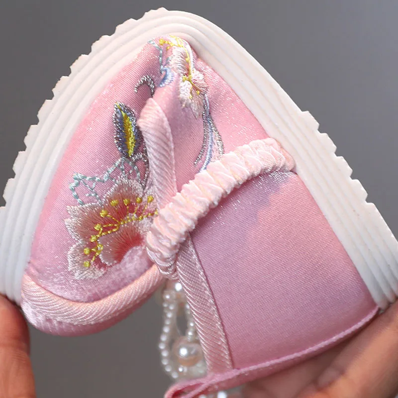 Girls Embroidery Pearl Beaded Dance Shoes Traditional Kids Cloth Shoes Princes Tang Hanfu Ballet Flats For Girls CSH1437