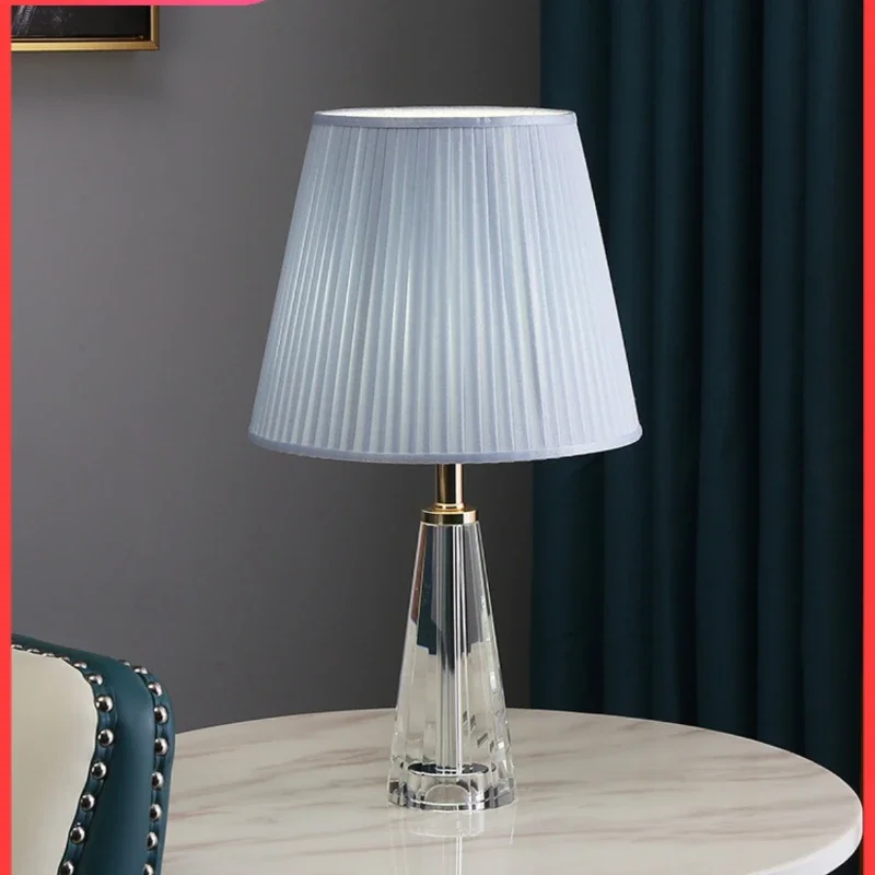 

The small table lamp in the bedroom is fashionable, light and luxurious, and the warm home dimmable bedside lamp is romantic, si