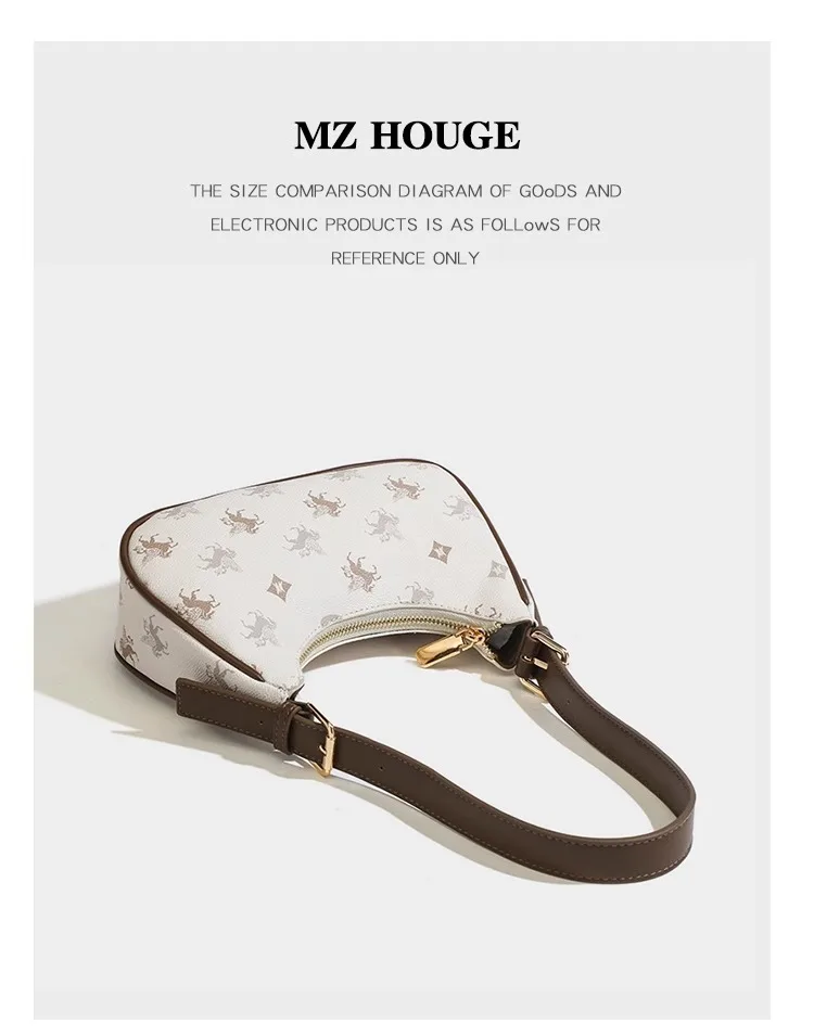 Bolsa de meia-lua na cor preta com estampa de animal