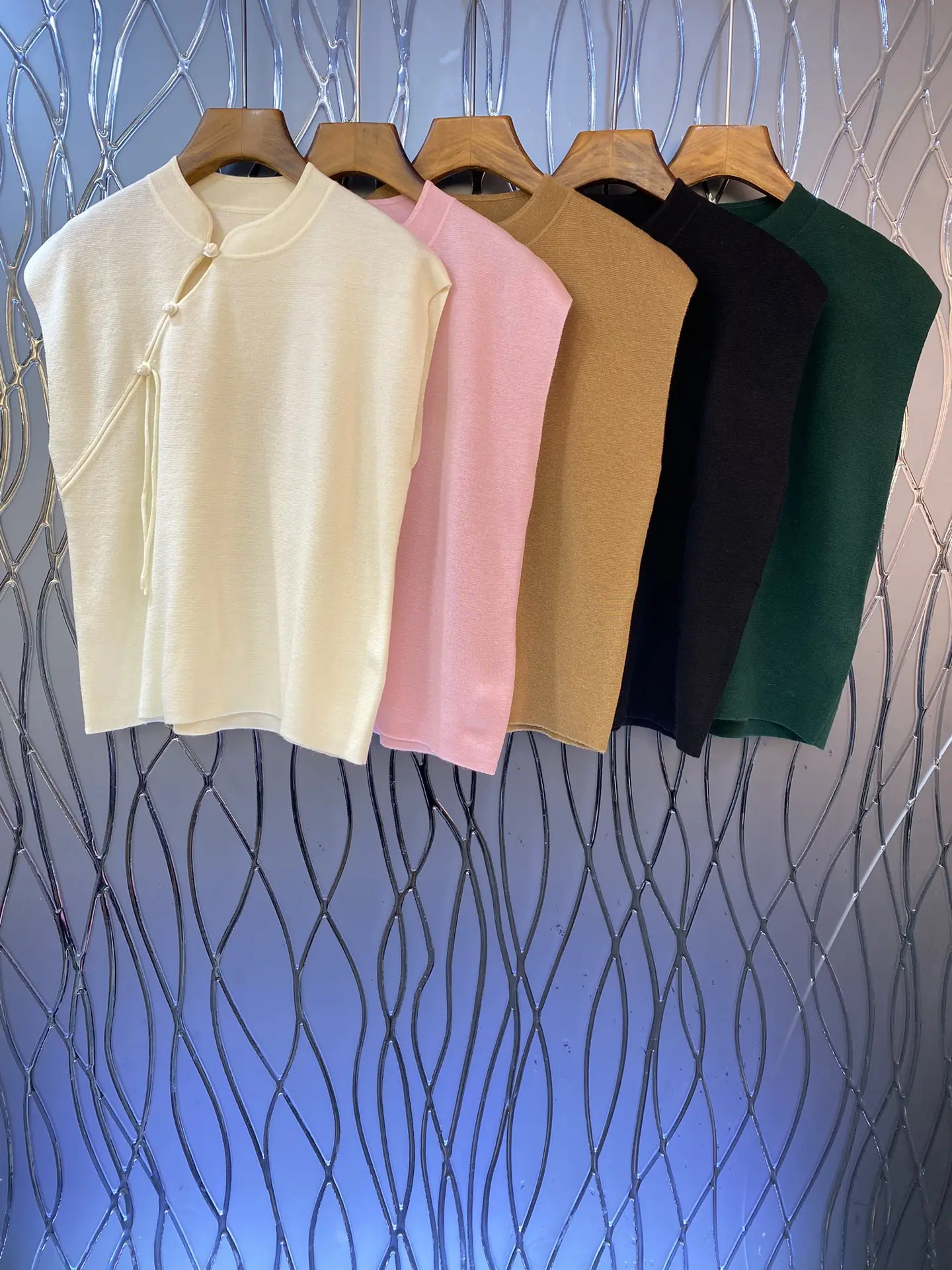 

2023 autumn and early winter fashion new women's clothing Sleeveless Top 0802