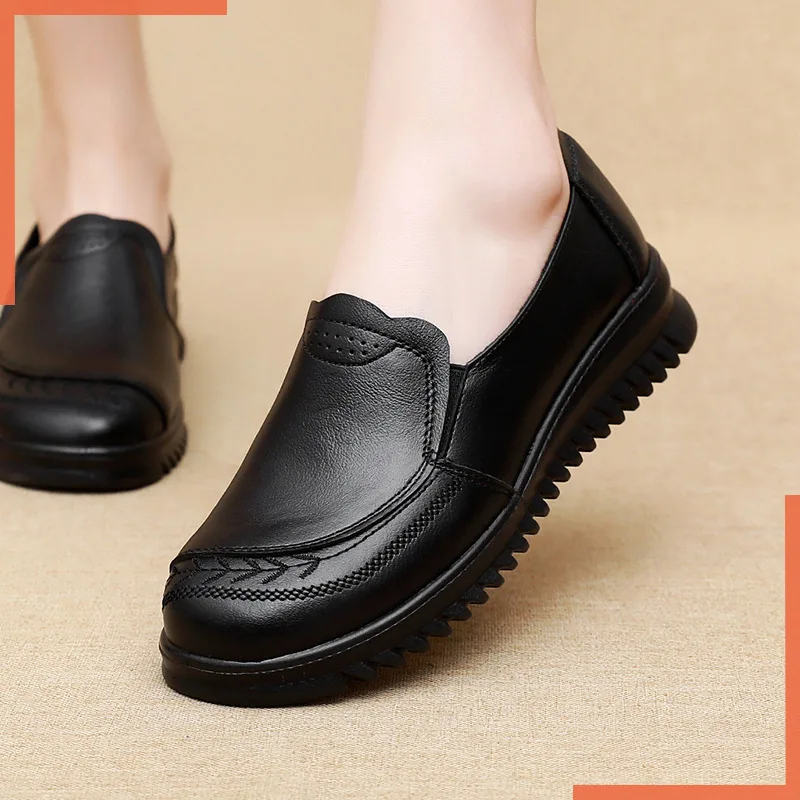 Spring and Autumn Genuine Leather Women Shoes Slip On Loafers Casual Breathable Slip-On Flat Women Shoes Soft Bottom Flat Shoes