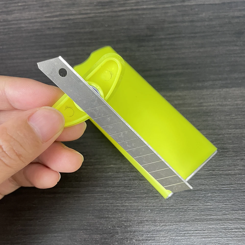 ALIWRAP Snap Blade Disposal Container with Magnet Storage Recycling Box Car Vinyl Wrap Film Cutting Knife Waste Blade Breaker 6