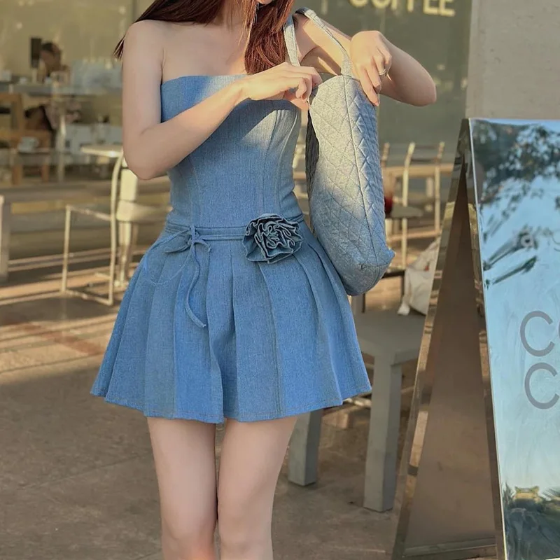 

2023 Spring New Women's Wear Korean Edition One Line Neck Bra Denim Pleated Skirt
