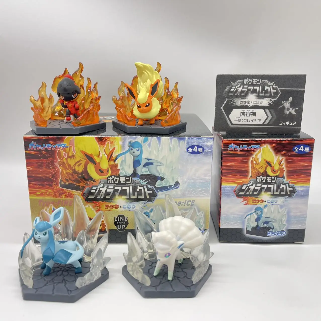 Neu auf Lager Anime-Fähigkeitsszene Battle7 Blind Box Fire Vs Ice Eevee Nine Tailed Actionfigur Schreibtischdekoration Überraschungsgeschenk für Fans – Detail 2