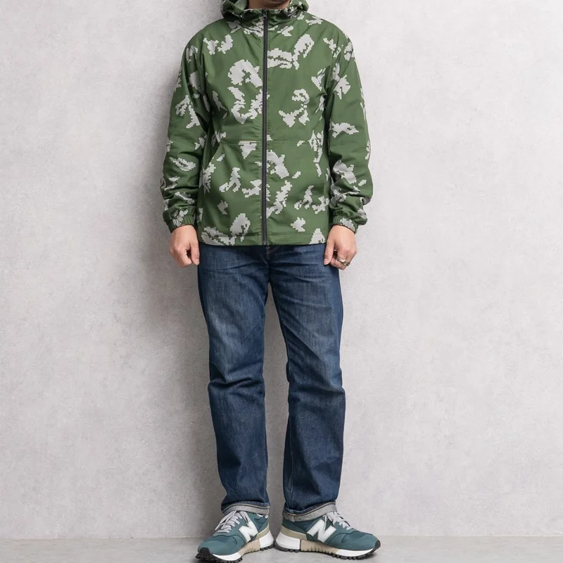 Russischer Militär-Tarnanzug-Überzug, Mantel, weiße Blume, kleiner grüner Mann, Ruinen, deutsche Punkt-Sonnenschutzjacke – Detail 12