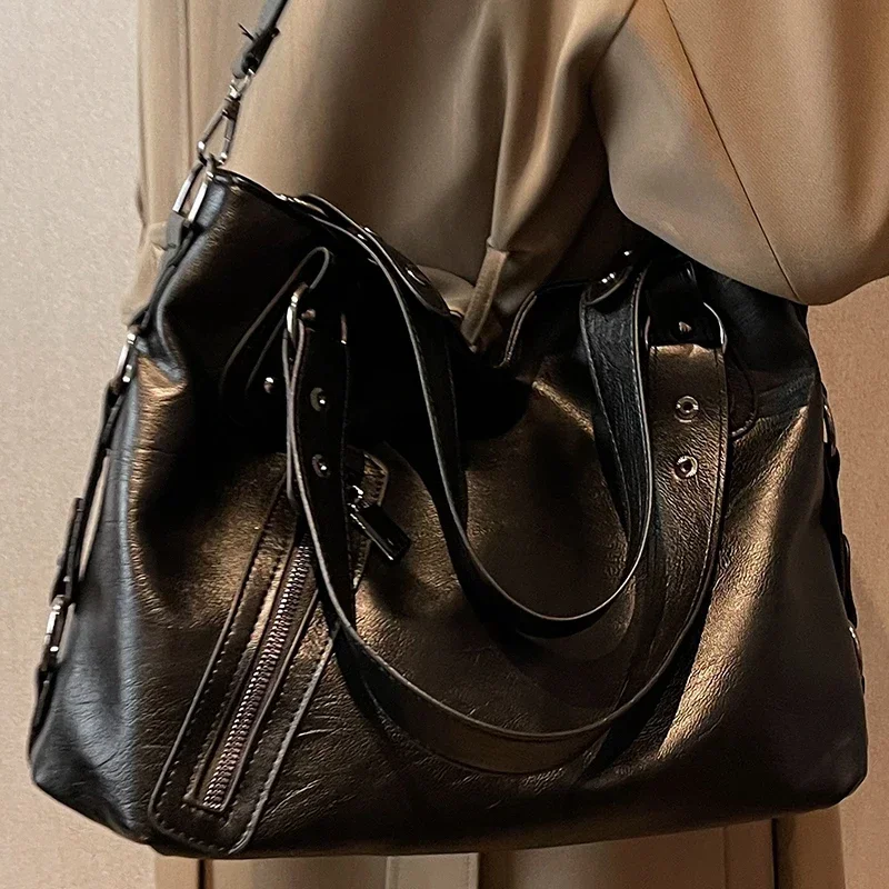 

2024 Female Large Black Crossbody Bag Oil Wax Leather Ladies Casual Shopper Tote Handbag Women's Zipper Decoration Shoulder Bags