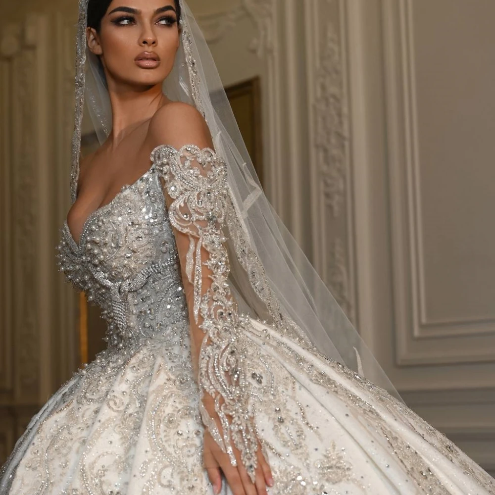 Corsetto Da Sposa Con Perline E Scollo A Cuore: Abito Da Cerimonia Lucido, Dettagli Floreali - 3