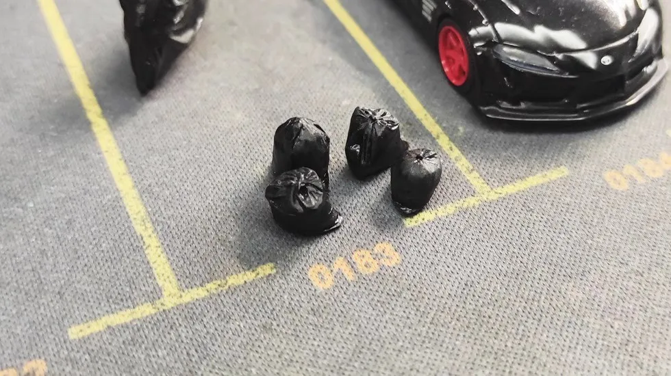 1/64 87 HO Garbage Bag Model Stacking Rubbish Can Sand Table Scene Accessories Train Model B003 4