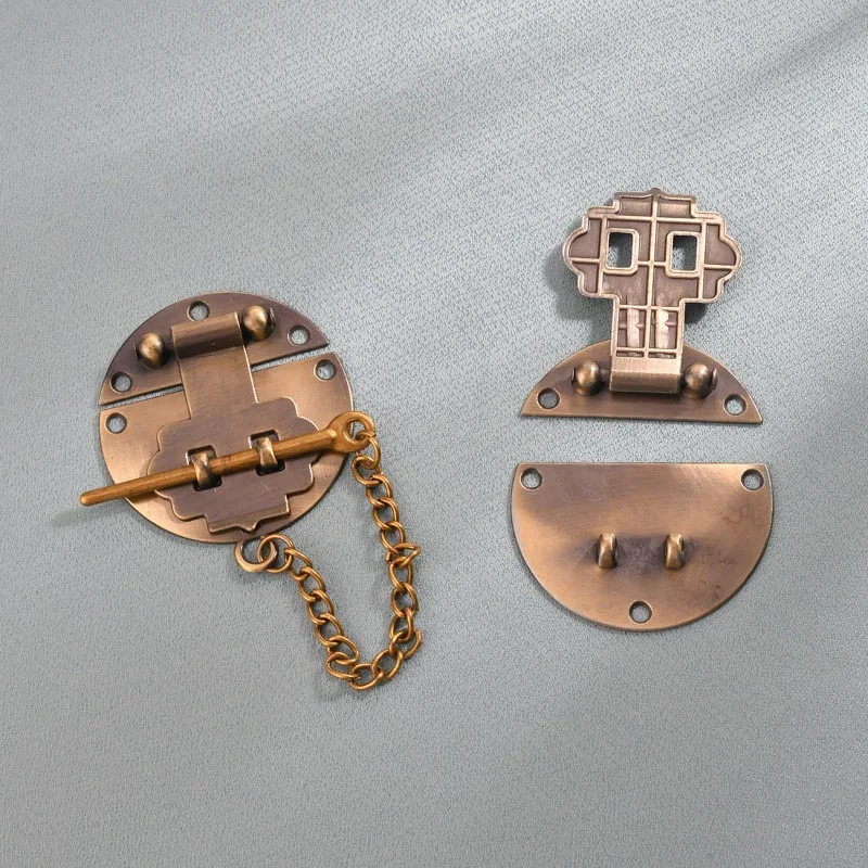 Round panel buckle Antique small buckle Zinc alloy lock padlock Iron leather box gift box wooden packing 1pcs
