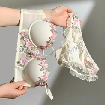 New French Retro Sexy Lace Sweet Floral Embroidery Bra Push-up Bra 1