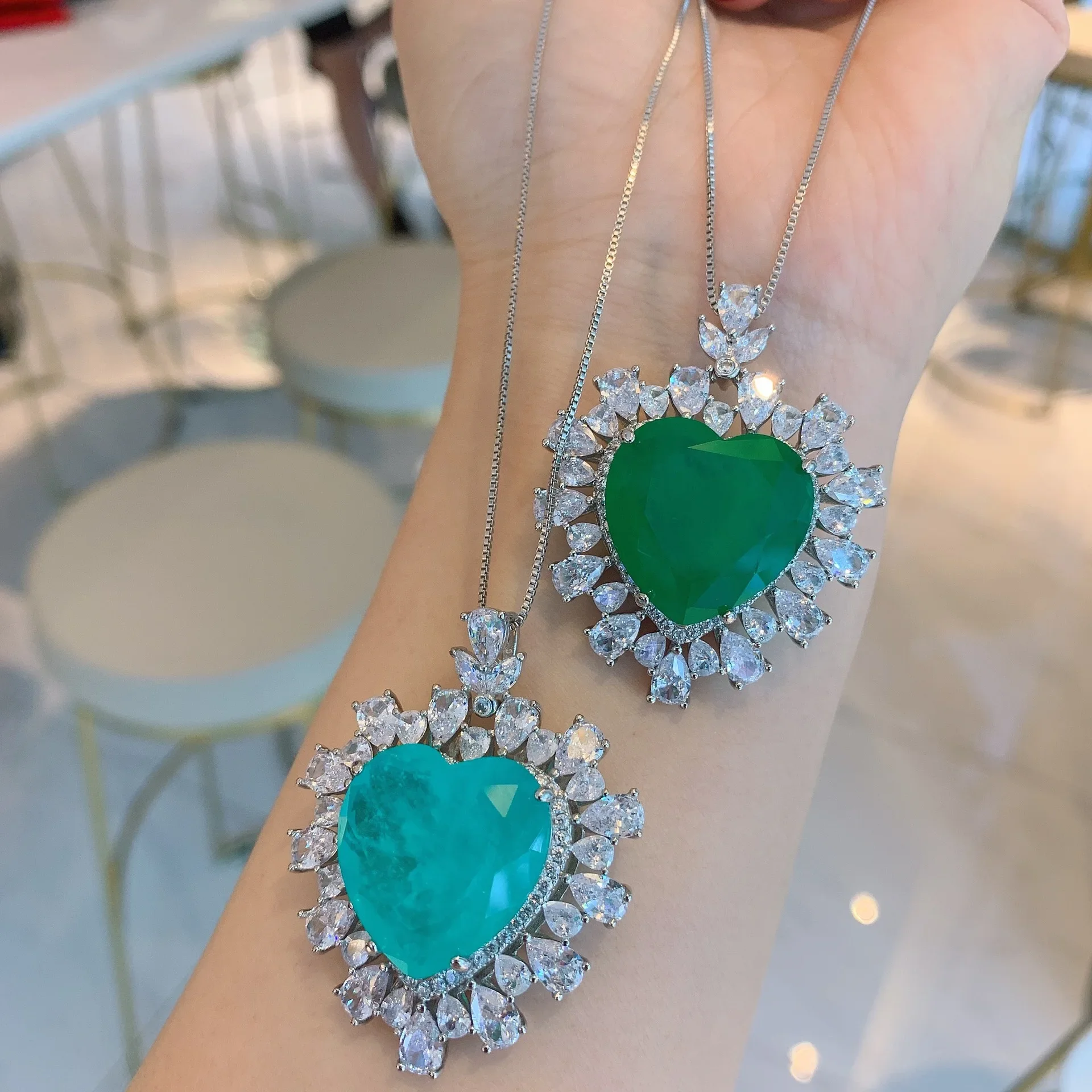 2023 New Cute Heart Pendant Necklace New Design Heart Necklace For Women Girl Green Gem Jewelry Wedding Party Wholesale