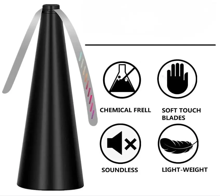 Açık havada yiyecek tabaklarının yanında konumlandırılmış sinek vantilatörü