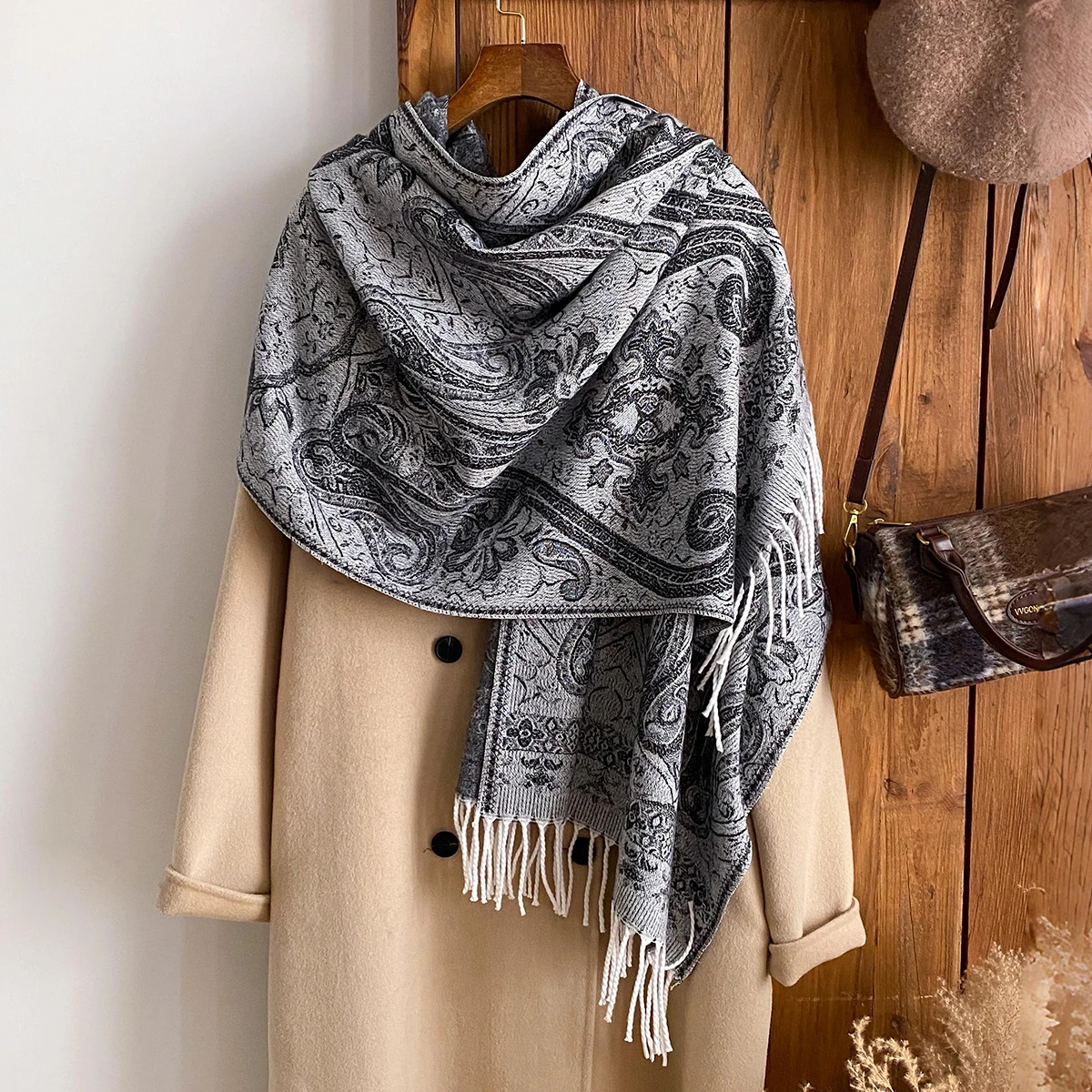 Autumn and Winter New Brand National Style Paisley Thick Pashmina Warm Shawl Long Tassel Print Scarf Women Keep Warm Stoles