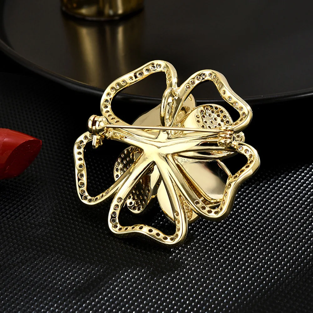 Rhinestones Pearl Brooches Pin for Women Flower Leaves Metal Pins Jewelry Decoration Elegant Crystal Brooch Garment Accessories