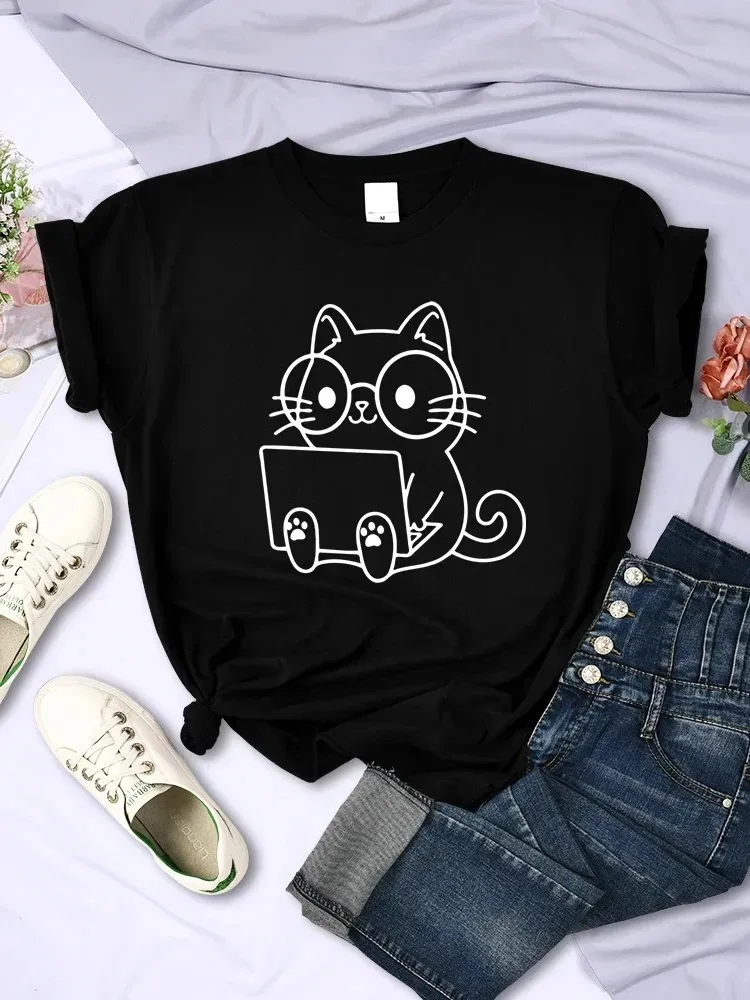 

Careful Study of Work Cat Sketches for Men and Women in Summer 2024 Plus Size T-shirts, Casual Street Tops, Short Sleeves