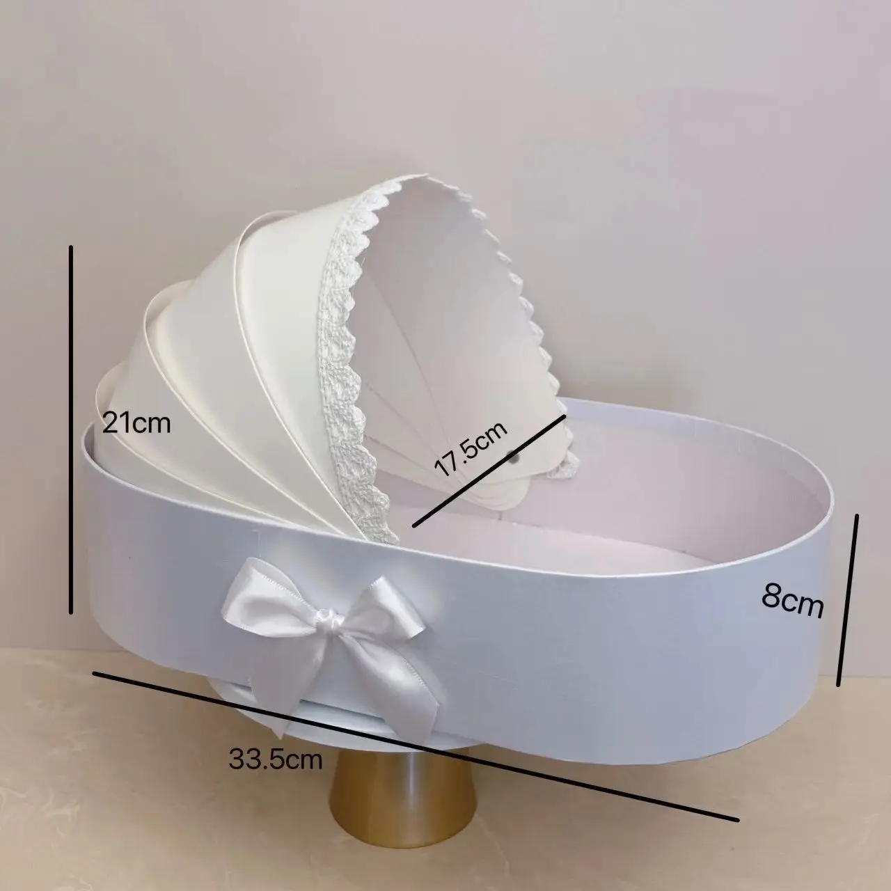 Romantischer Blumenkasten für besondere Anlässe, hochwertige, zarte Babyparty-Box, festliches Blumenarrangement für Feierdekoration – Detail 8