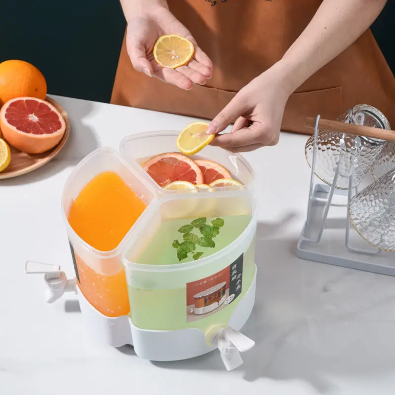 

Large capacity refrigerator cold kettle with faucet, refrigerator fruit lemon teapot three-grid rotating fruit drink bucket