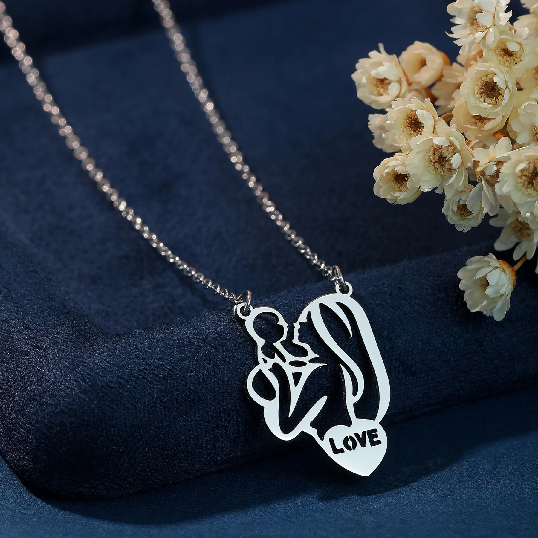 Collana di famiglia con incisione personalizzata dei piedini di