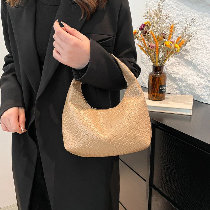 Fashion Trendy Woven Commuting Minimalist Tote Shoulder Bag Niche Design Underarm Shoulder Bag Large Capacity Shoulder Bag 2024
